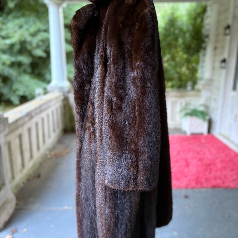 Classic Brown Full-Length Fur Coat (chocolate mink) - Picture 7 of 16